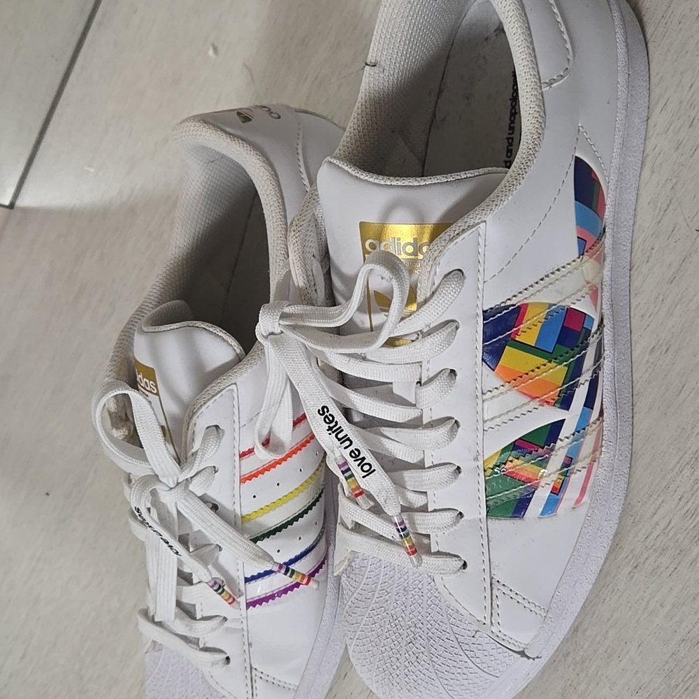 Adidas Pride Men shelltop size 9